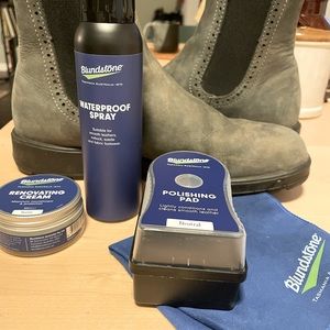 Rustic Black Women’s Blundstones with Full Shoe Care Kit